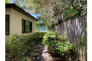 2233 Circlewood Dr, Sarasota, FL 34231, Sold 10/18/22