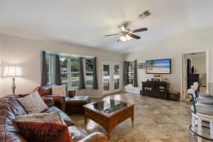 8016 LAKE DR, PALMETTO, FL 34221 Sold 10/07/22