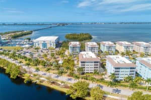 392 ARUBA CIR #201, BRADENTON, FL 34209 Sold 11/11/22