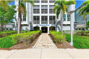 392 ARUBA CIR #201, BRADENTON, FL 34209 Sold 11/11/22