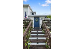 5015 Seville Dr, Sarasota, FL 34235, Sold 09/07/22