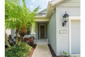 4827 Silvermoss Dr, Sarasota, FL 34243, Sold 11/30/22