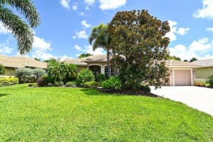 5704 Eastwind Dr, Sarasota, FL 34233, Sold 10/20/22