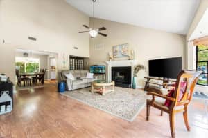 5827 Shady Brook Way, Sarasota, FL 34243, Sold 11/30/22