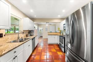 5827 Shady Brook Way, Sarasota, FL 34243, Sold 11/30/22