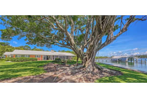 690 HIBISCUS WAY, LONGBOAT KEY, FL 34228 Sold 10/17/22