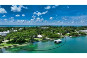 690 HIBISCUS WAY, LONGBOAT KEY, FL 34228 Sold 10/17/22