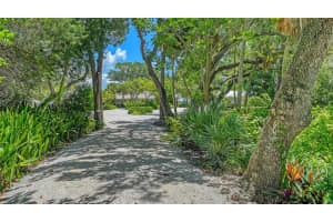 690 HIBISCUS WAY, LONGBOAT KEY, FL 34228 Sold 10/17/22