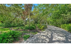 690 HIBISCUS WAY, LONGBOAT KEY, FL 34228 Sold 10/17/22