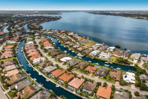 579 Fore Dr, Bradenton, FL 34208, Sold 12/30/22