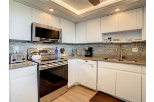 5130 BRITTANY DR S #1006, ST PETERSBURG, FL 33715 Sold 01/05/23