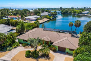 616 BARONET LN, HOLMES BEACH, FL 34217 Sold 10/06/22