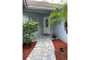 908 44th St E, Bradenton, FL 34208, Sold 03/22/23