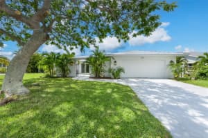 676 Key Royale Dr, Holmes Beach, FL 34217, Sold 11/16/22