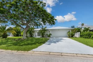 676 Key Royale Dr, Holmes Beach, FL 34217, Sold 11/16/22