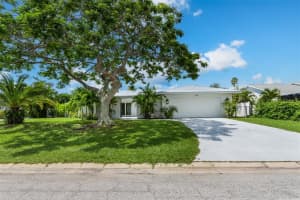 676 Key Royale Dr, Holmes Beach, FL 34217, Sold 11/16/22