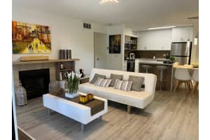 345 LAKEPOINTE DR #201, ALTAMONTE SPRINGS, FL 32701 Sold 09/28/22
