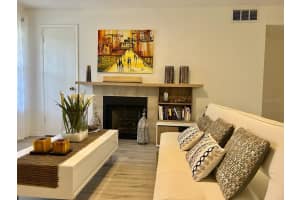 345 LAKEPOINTE DR #201, ALTAMONTE SPRINGS, FL 32701 Sold 09/28/22