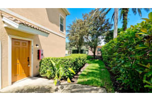 3439 PARKRIDGE CIR #19-204, SARASOTA, FL 34243 Sold 11/25/22