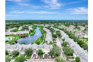 7537 PLANTATION CIR #7537, UNIVERSITY PARK, FL 34201 Sold 12/02/22