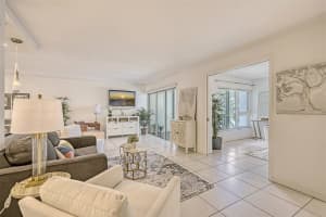 1100 IMPERIAL DR #406, SARASOTA, FL 34236 Sold 12/27/22