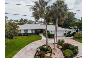 630 FOXWORTH LN, HOLMES BEACH, FL 34217 Sold 02/10/23