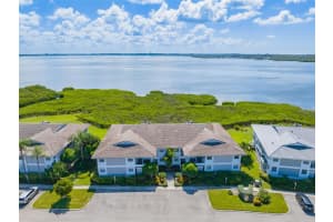 1135 EDGEWATER CIR #1135, BRADENTON, FL 34209 Sold 03/27/23