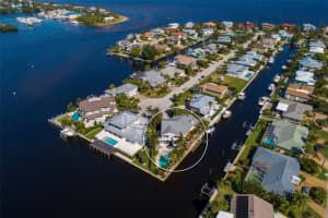 622 N POINT DR, HOLMES BEACH, FL 34217 Sold 05/18/23