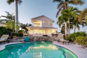 622 N POINT DR, HOLMES BEACH, FL 34217 Sold 05/18/23