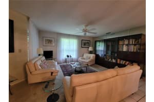 4283 Oakhurst Cir E, Sarasota, FL 34233, Sold 12/16/22