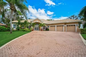 450 E MACEWEN DR, OSPREY, FL 34229 Sold 11/18/22