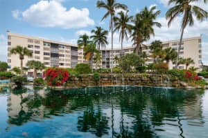 5855 MIDNIGHT PASS RD #205, SARASOTA, FL 34242 Sold 12/09/22