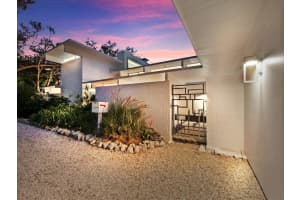 1189 CENTER PL, SARASOTA, FL 34236 Sold 11/30/22