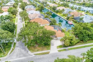 215 43rd St Blvd E, Bradenton, FL 34208, Sold 12/25/22