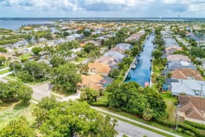 215 43rd St Blvd E, Bradenton, FL 34208, Sold 12/25/22