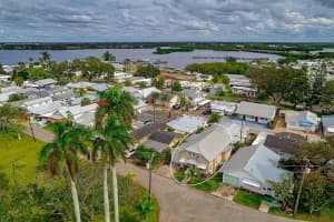 11 SEMINOLE DR, BRADENTON, FL 34208 Sold 05/03/23