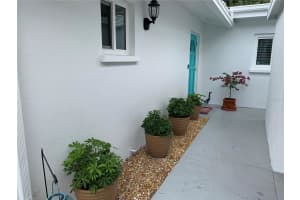 4001 Schwalbe Dr, Sarasota, FL 34235, Sold 11/22/22