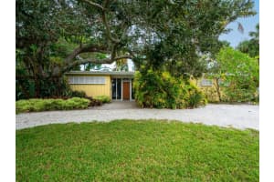 4879 COMMONWEALTH DR, SARASOTA, FL 34242 Sold 02/13/23