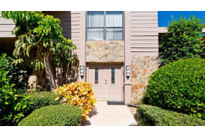 713 Key Royale Dr, Holmes Beach, FL 34217, Sold 01/20/23