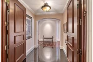 464 GOLDEN GATE POINT, SARASOTA, FL 34236 Sold 10/27/23