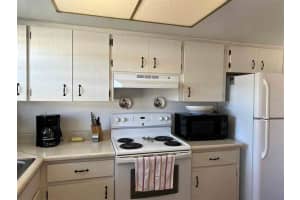 2708 GOLF COURSE DR #211, SARASOTA, FL 34234 Sold 12/09/22