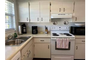 2708 GOLF COURSE DR #211, SARASOTA, FL 34234 Sold 12/09/22