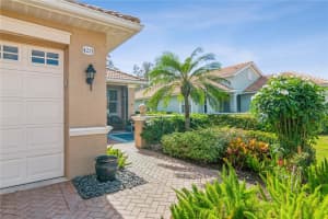 4221 Reflections Pkwy, Sarasota, FL 34233, Sold 01/25/23