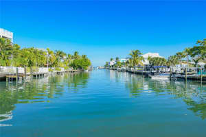 200 S HARBOR DR, HOLMES BEACH, FL 34217 Sold 02/16/23