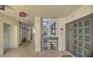1085 GULF OF MEXICO DR #401, LONGBOAT KEY, FL 34228 Sold 12/28/22