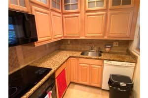 390 301 BLVD W #9B, BRADENTON, FL 34205 Sold 12/16/22