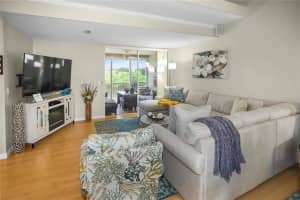 8370 Wingate Dr #725, SARASOTA
