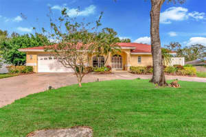 1912 Rolling Green Cir, Sarasota, FL 34240, Sold 02/22/23