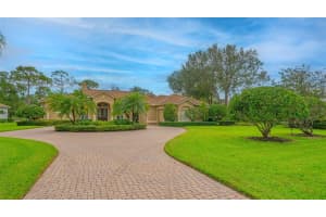 567 MACEWEN DR, OSPREY, FL 34229 Sold 02/17/23