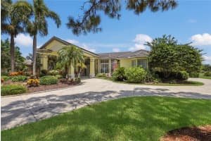 419 E MACEWEN DR, OSPREY, FL 34229 Sold 09/27/23